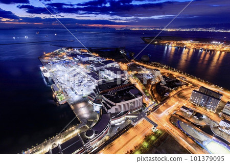 View from Sakishima Cosmo Tower, Osaka Prefecture (towards Yumeshima and the Osaka Expo venue) View from Sakishima Cosmo Tower, Osaka Prefecture (towards Yumeshima and the Osaka Expo venue) 101379095