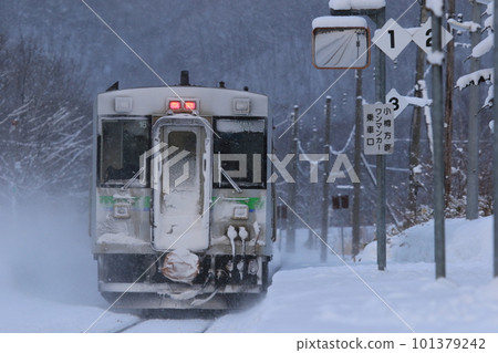 Kiha 150 running in the snow Hakodate Main Line Yama Line Hirafu Station Kiha 150 running in the snow Hakodate Main Line Yama Line Hirafu Station 101379242