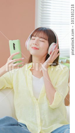 asian girl enjoy mobile music asian girl enjoy mobile music 101381218