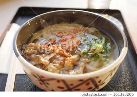 非常美味的日本肉烏冬面 非常美味的日本肉烏冬面 101383206