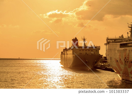 夕陽染紅的大渡口 101383337