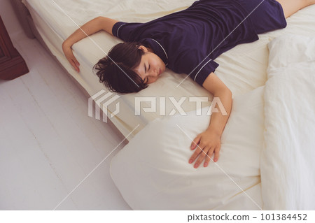 bed, beds, female 101384452