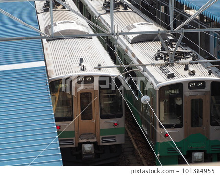 A train stopping at Naoetsu Station 101384955