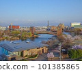 從富山縣立美術館眺望富岩運河環水公園和富山市 101385865
