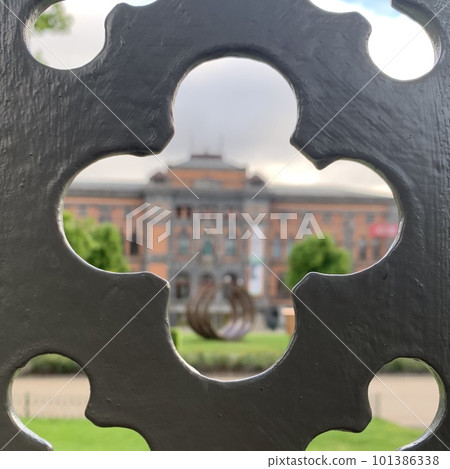 centrally mounted jigsaw puzzle 101386338