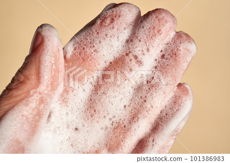 Photo of the texture of cosmetic foam on the hand. 101386983