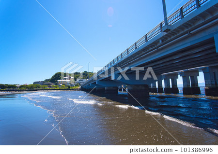 Enoshima Ohashi, a bridge that connects to Enoshima in summer 101386996