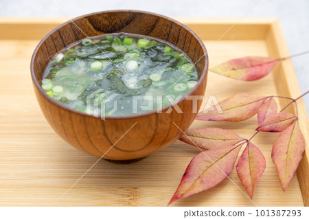 Simple miso soup with seaweed and spring onion Simple miso soup with seaweed and spring onion 101387293