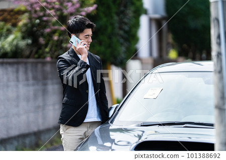 有停車貼紙的汽車 101388692