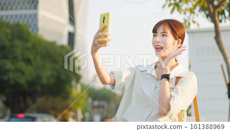 woman take selfie 101388969