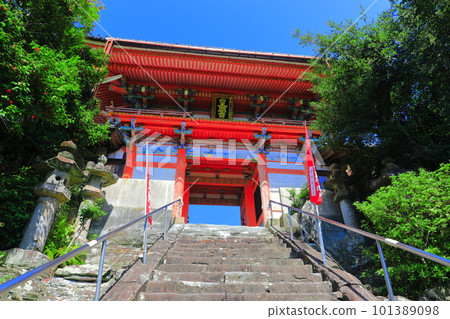 [和歌山縣]晴天的紀州東照宮（武士坡和塔門） 101389098
