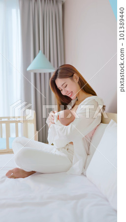 Mother breastfeeding her baby Mother breastfeeding her baby 101389440