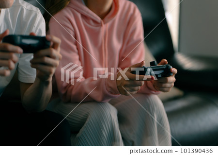 couple playing video games at home 101390436