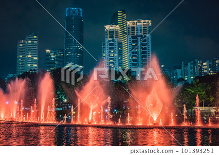 The colorful fountain on the lake at night, near by Twin Towers with city on background. Kuala Lumpur, Malaysia The colorful fountain on the lake at night, near by Twin Towers with city on background. Kuala Lumpur, Malaysia 101393251