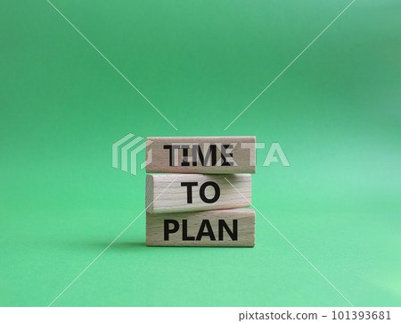 Time to plan symbol. Wooden blocks with words Time to plan. Beautiful green background. Business and Time to plan concept. Copy space. 101393681