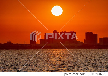 Sunrise in Tokyo Bay Sunrise in Tokyo Bay 101394683