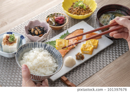美味的日式早餐 健康的早餐 美味的日式早餐 健康的早餐 101397676