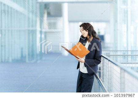女人的西裝肖像 女人的西裝肖像 101397967