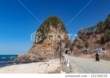 【新潟縣蓬萊山】笹川流蓬萊山是世界名勝。穿過山腳的345國道是一條舒適的駕車路線。 101398239