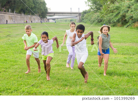 Boys and girls running Boys and girls running 101399269