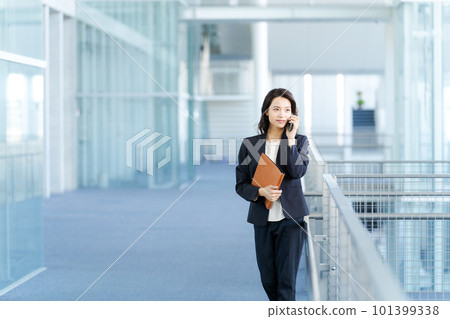 Young business woman with a smartphone 101399338