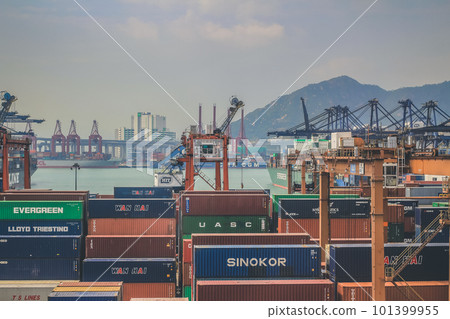29 Oct 2013 the Hong Kong Kwai Chung Container Terminal 29 Oct 2013 the Hong Kong Kwai Chung Container Terminal 101399955