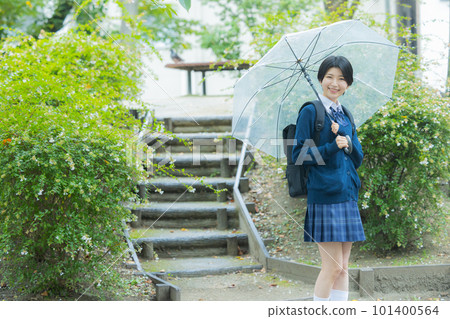 有傘的學校女孩 101400564
