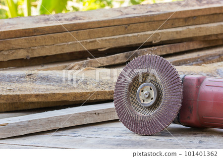 Electric sandpaper tool on wooden table Electric sandpaper tool on wooden table 101401362