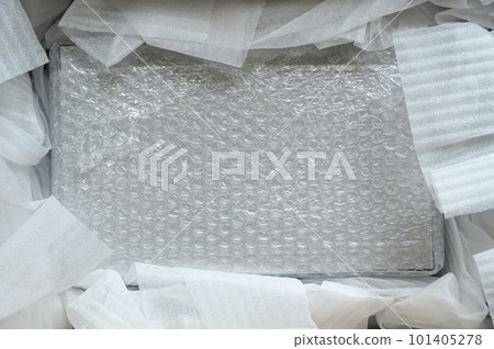 white wrap bubble put in brown box 101405278