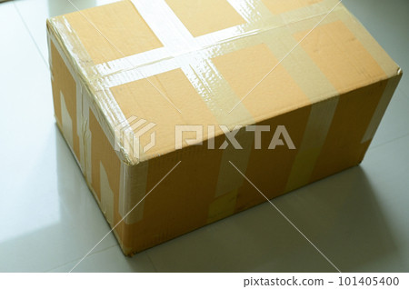 brown box packaging for shipping, paper textured 101405400