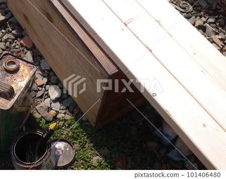 油漆前的白色木材 101406480