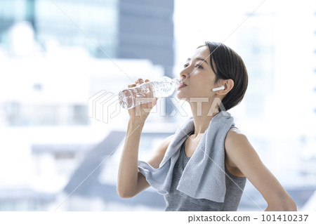 Woman resting after training hydration workout 101410237
