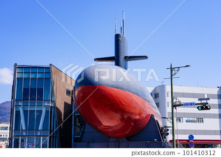 來自陽光明媚的大和碼頭的潛水艇 Akishio,也被稱為“Tetsu no Kujira” 來自陽光明媚的大和碼頭的潛水艇 Akishio,也被稱為“Tetsu no Kujira” 101410312