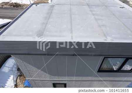 Aerial view of dented eaves due to snow damage (before and after housing renovation) Aerial view of dented eaves due to snow damage (before and after housing renovation) 101411655