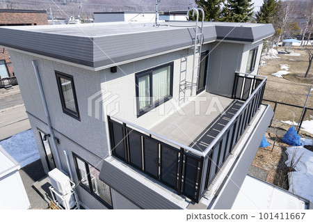 Aerial shot of the wall of the house before painting the exterior wall (before and after housing renovation) Aerial shot of the wall of the house before painting the exterior wall (before and after housing renovation) 101411667