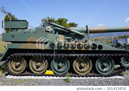 Ground Self-Defense Force 203mm self-propelled howitzer: side view 101413838