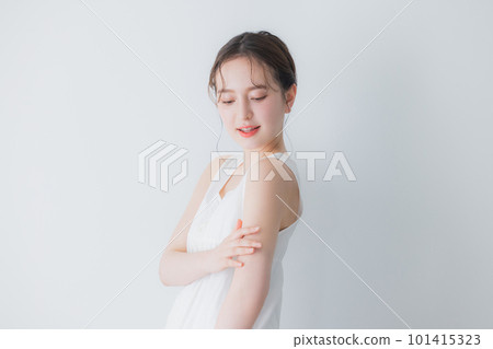 年輕女性的美麗形象 101415323