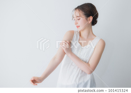 年輕女性的美麗形象 101415324