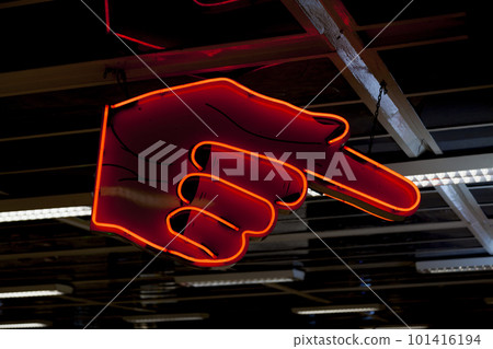 Finger pointing right - Neon light 101416194