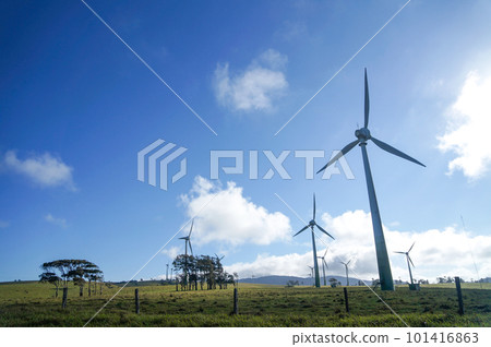 Landscape with windmills on the Atherton Tablelands 101416863