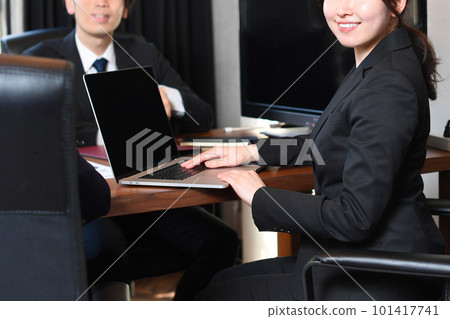 Smiling business woman 101417741