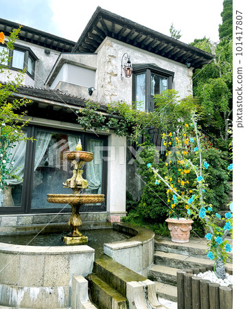 綠樹環繞的古建築（箱根玻璃之森博物館） 101417807