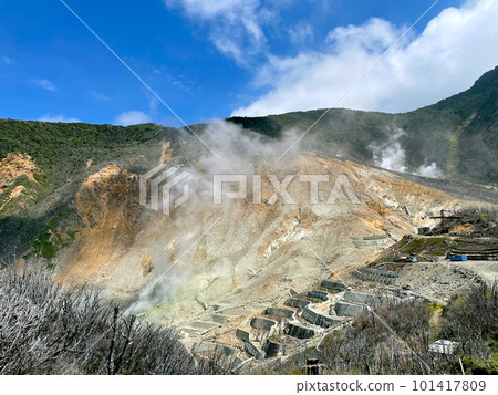 秋天的大涌谷與火山煙霧（神奈川縣箱根町） 101417809