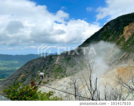秋天的大涌谷與火山煙霧（神奈川縣箱根町） 101417810