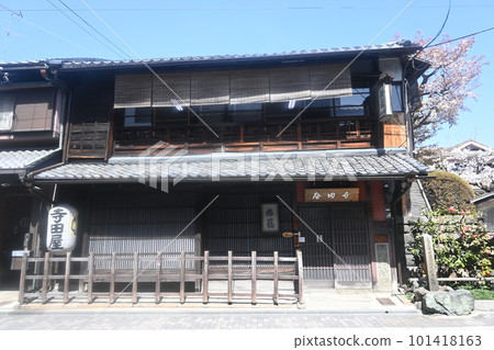 Teradaya (a boathouse in Fushimi, Kyoto Prefecture) and the stage of history 101418163