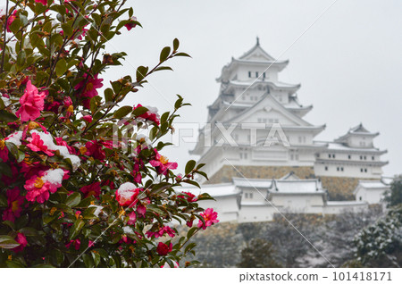 Himeji Castle covered in snow Himeji Castle covered in snow 101418171