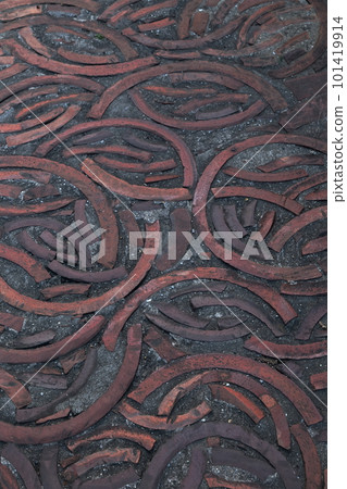 埋在地下的粘土管路徑（粘土管斜坡，愛知縣常滑市常滑陶器） 101419914