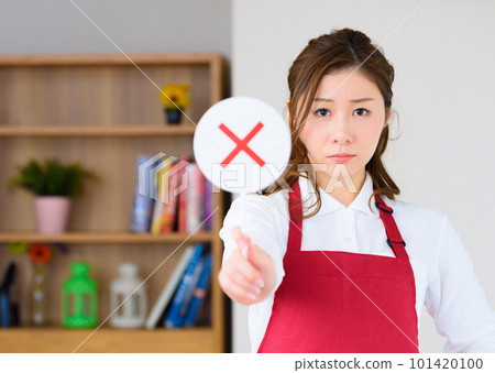 woman working as a housekeeper 101420100