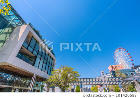 日本橫濱街景 北站前:在藍天中閃耀的摩天輪、都筑坂急、四箱等街景 日本橫濱街景 北站前:在藍天中閃耀的摩天輪、都筑坂急、四箱等街景 101420682