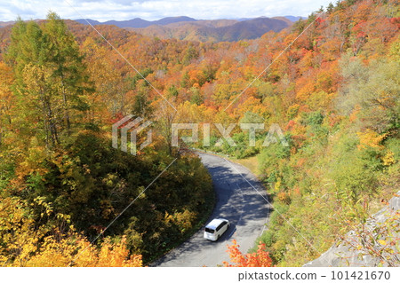 紅葉染紅的里磐梯(福島縣里磐梯市西妻天空谷) 紅葉染紅的里磐梯(福島縣里磐梯市西妻天空谷) 101421670